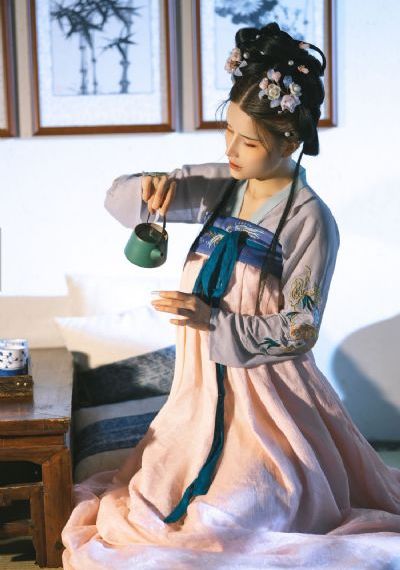 《年轻的秘书》电影_BD韩语在线观看视频